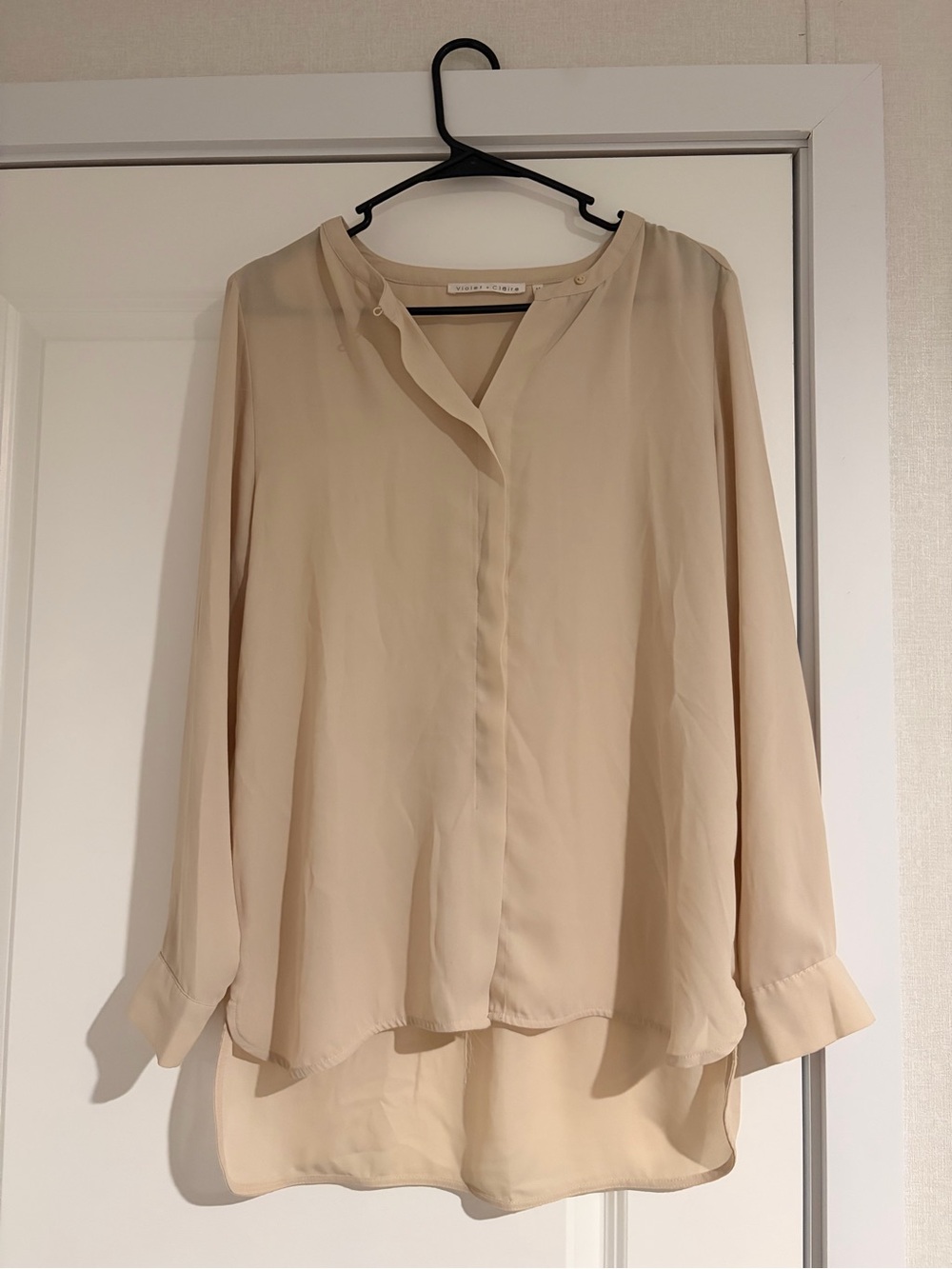 Violet & Claire Cream Button-Front Tunic Blouse